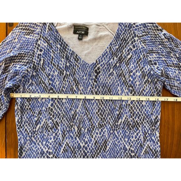 Apt. 9 Cashmere Blend Medium Women V Neck Sweater Pullover Blue Black Snake - Picture 7 of 9